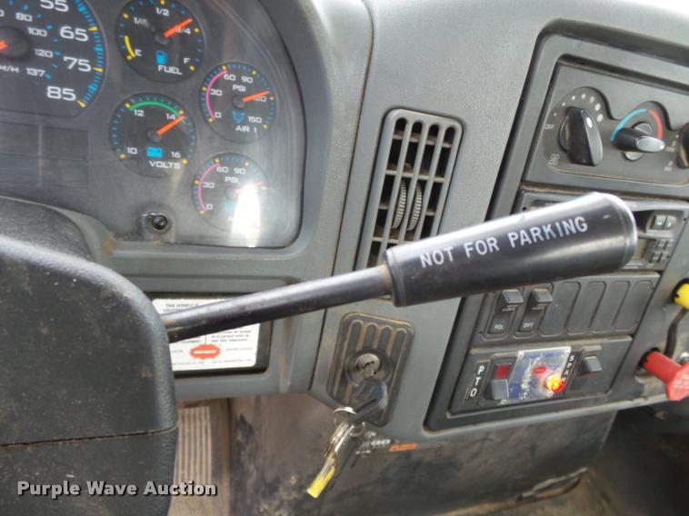 image for item K3337 2004 International 7500 bucket truck