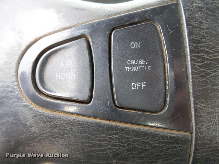 image for item K3337 2004 International 7500 bucket truck