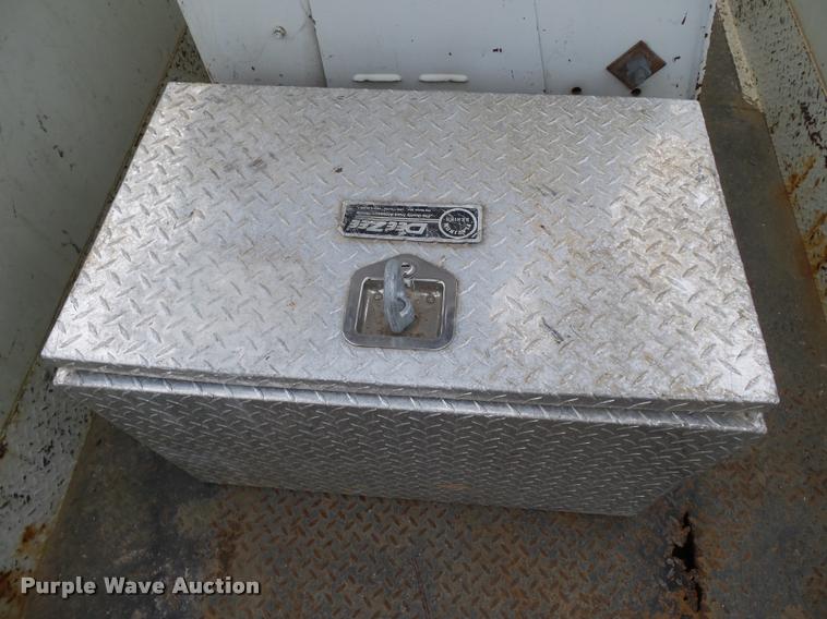 image for item K3337 2004 International 7500 bucket truck