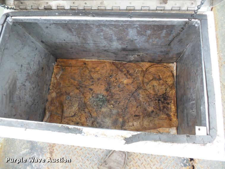 image for item K3337 2004 International 7500 bucket truck