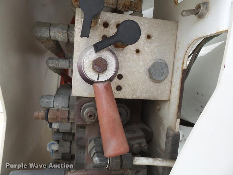 image for item K3337 2004 International 7500 bucket truck