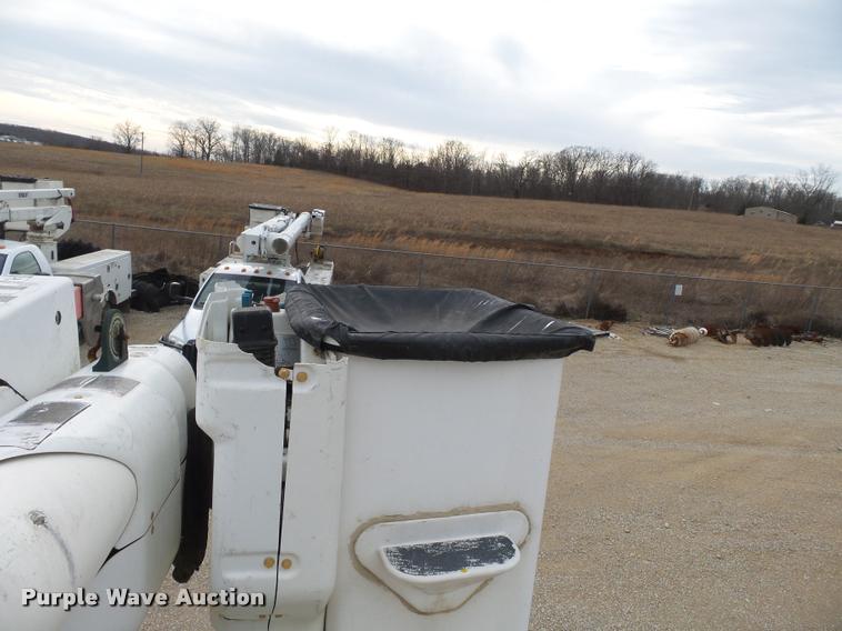 image for item K3337 2004 International 7500 bucket truck