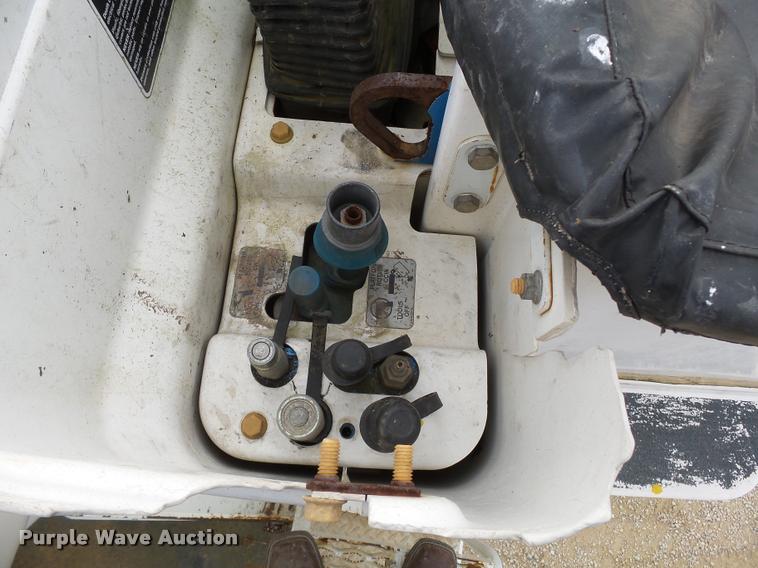 image for item K3337 2004 International 7500 bucket truck