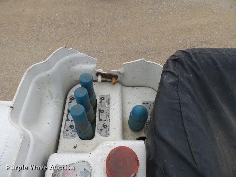 image for item K3337 2004 International 7500 bucket truck