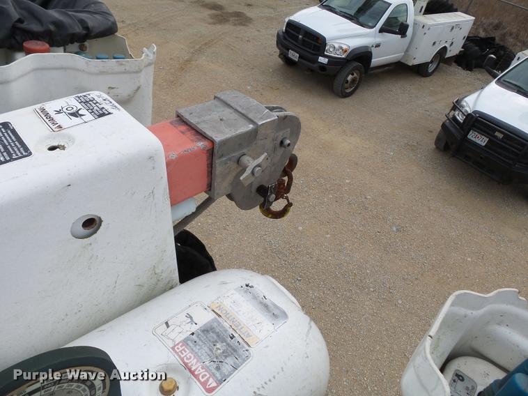 image for item K3337 2004 International 7500 bucket truck