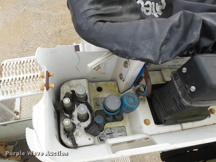 image for item K3337 2004 International 7500 bucket truck