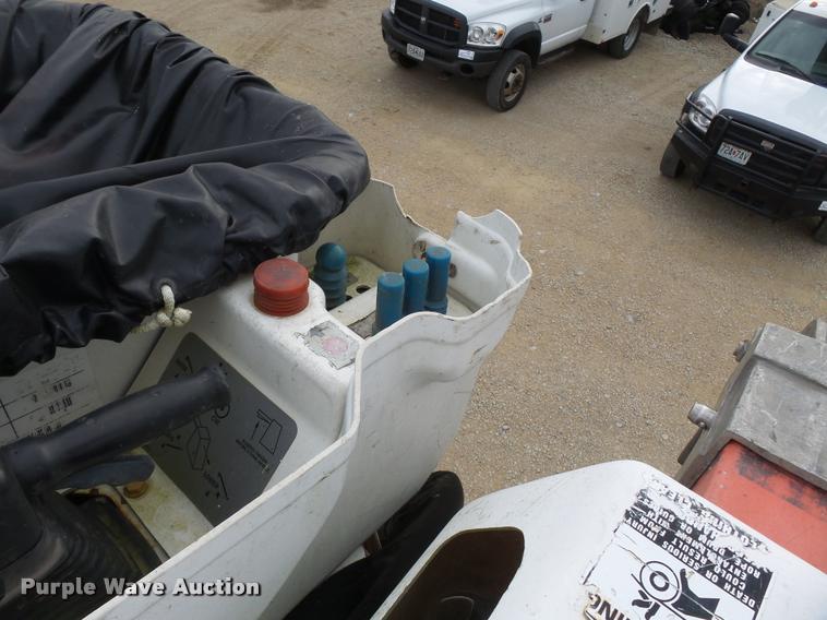 image for item K3337 2004 International 7500 bucket truck