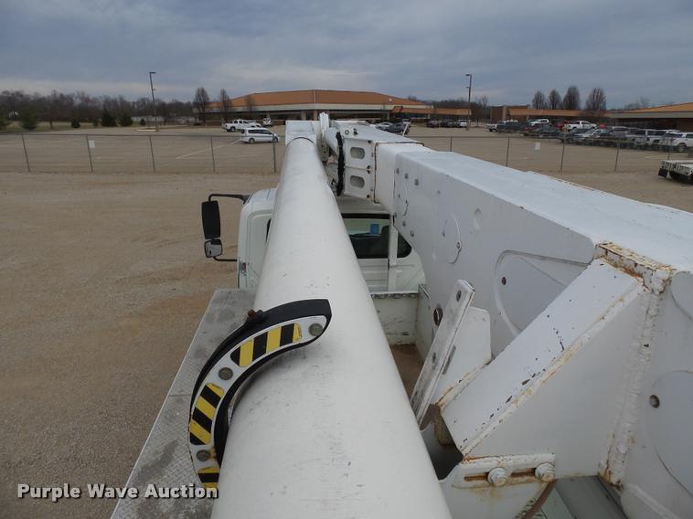 image for item K3337 2004 International 7500 bucket truck