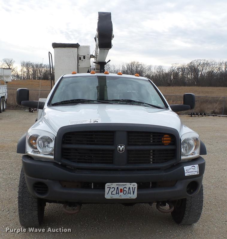 image for item K3338 2008 Dodge Ram 5500 bucket truck