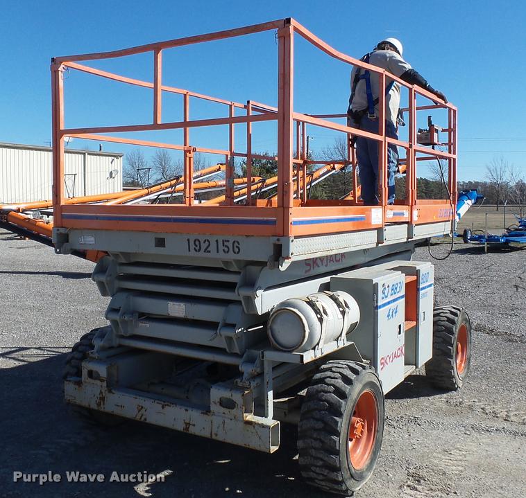image for item K3348 2000 Skyjack SJ8831 scissor lift
