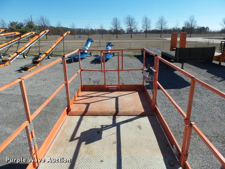 image for item K3348 2000 Skyjack SJ8831 scissor lift