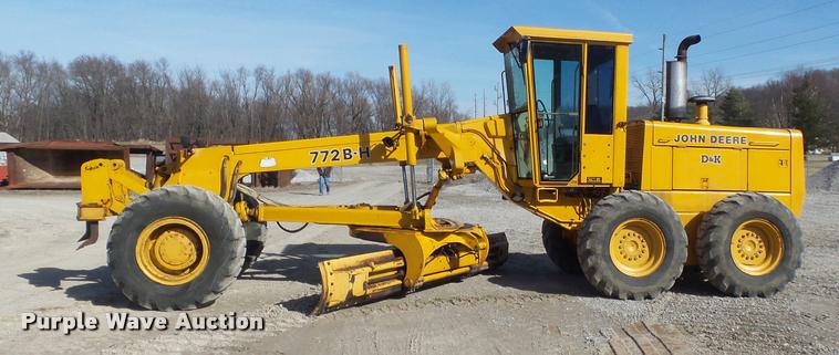 image for item K7703 1990 John Deere 772B motor grader