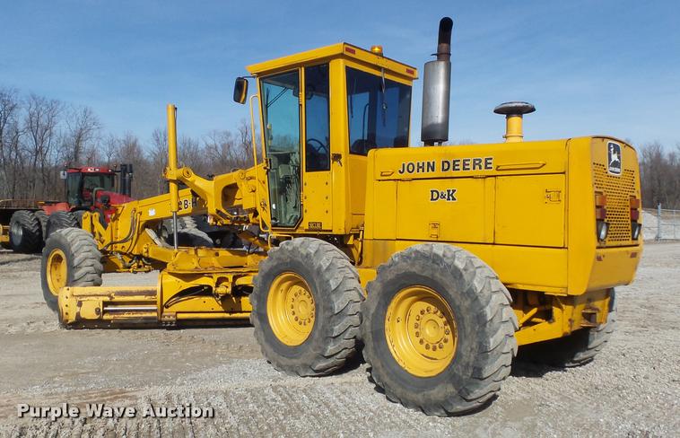 image for item K7703 1990 John Deere 772B motor grader