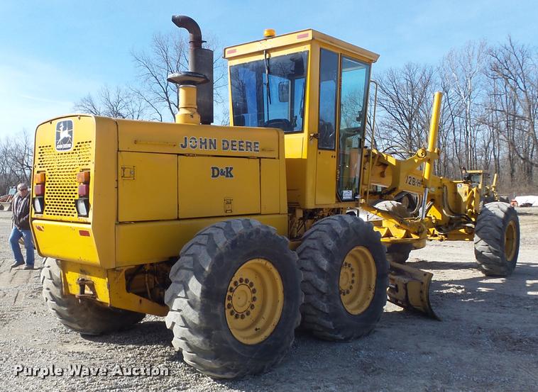 image for item K7703 1990 John Deere 772B motor grader