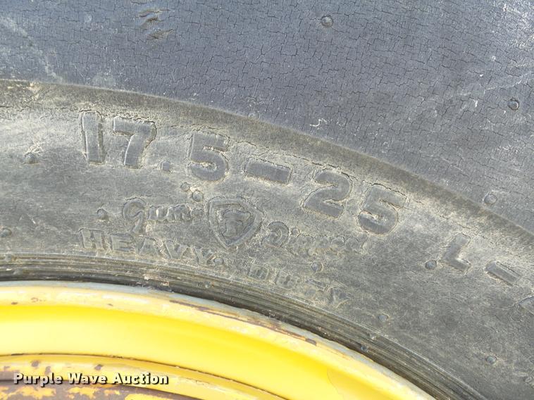 image for item K7703 1990 John Deere 772B motor grader