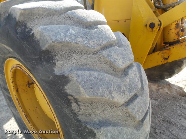 image for item K7703 1990 John Deere 772B motor grader