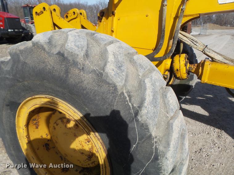 image for item K7703 1990 John Deere 772B motor grader