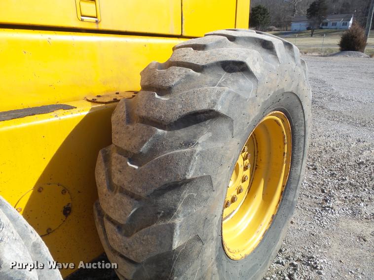 image for item K7703 1990 John Deere 772B motor grader