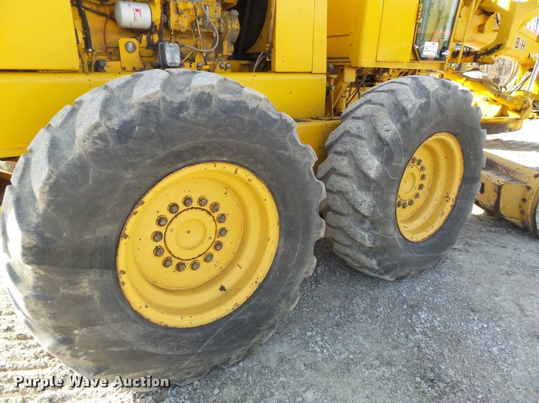 image for item K7703 1990 John Deere 772B motor grader