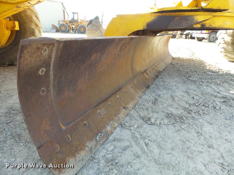 image for item K7703 1990 John Deere 772B motor grader