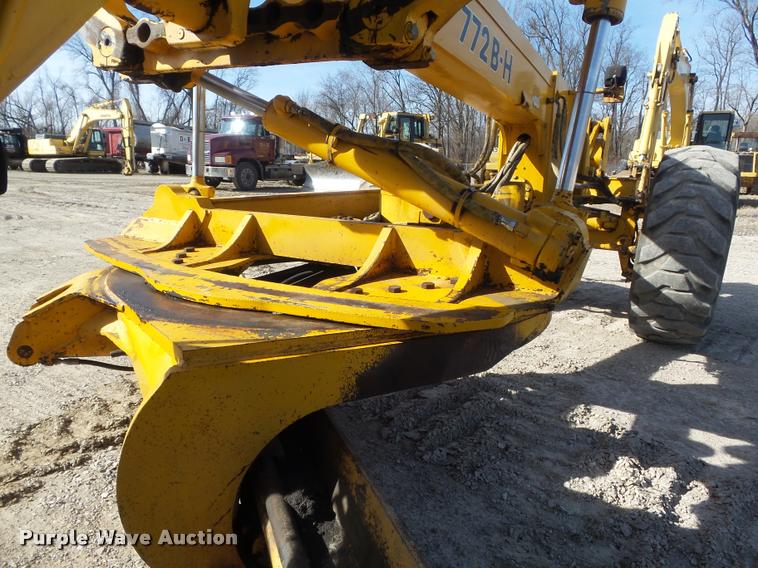 image for item K7703 1990 John Deere 772B motor grader