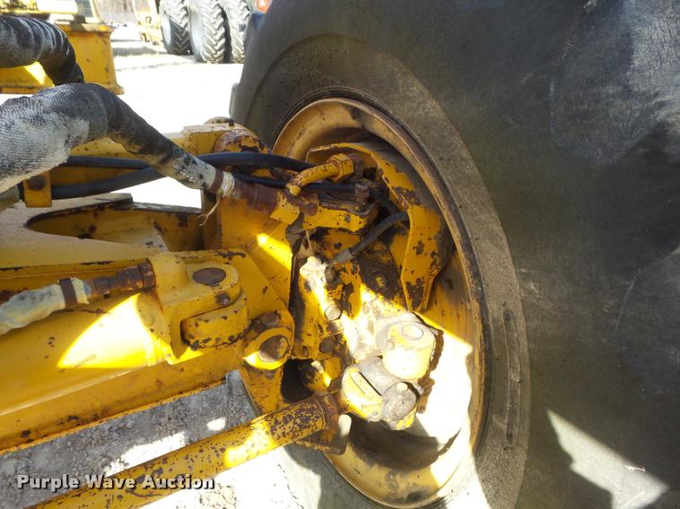 image for item K7703 1990 John Deere 772B motor grader