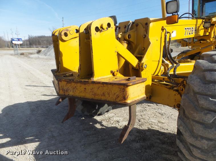 image for item K7703 1990 John Deere 772B motor grader