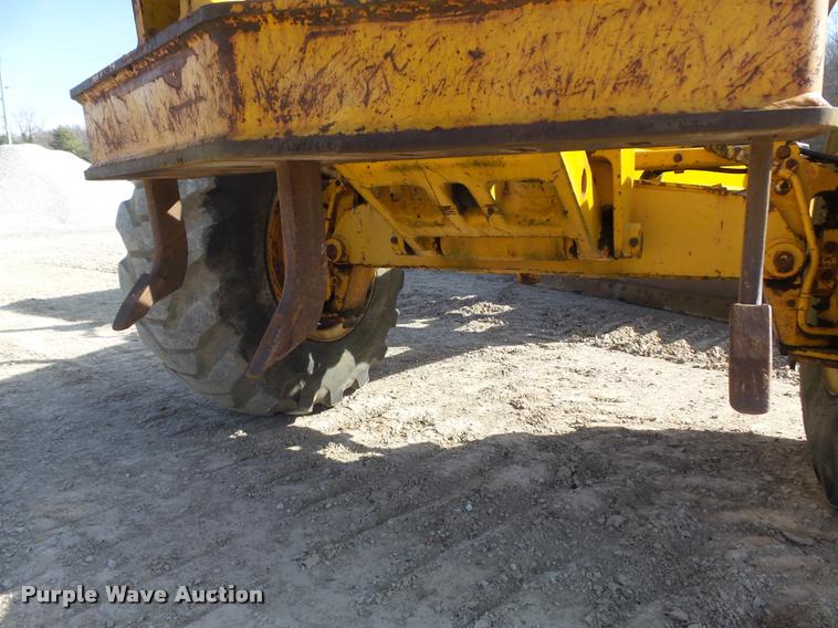 image for item K7703 1990 John Deere 772B motor grader