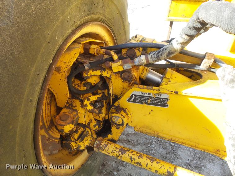 image for item K7703 1990 John Deere 772B motor grader