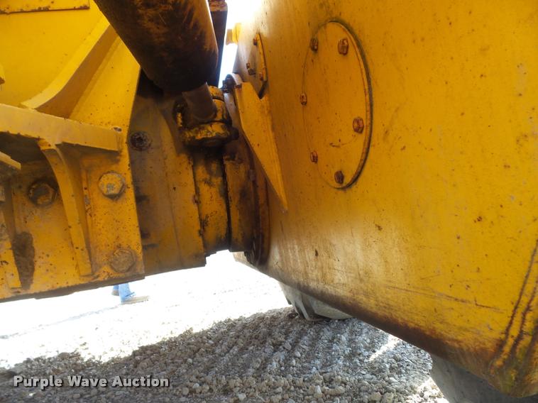 image for item K7703 1990 John Deere 772B motor grader