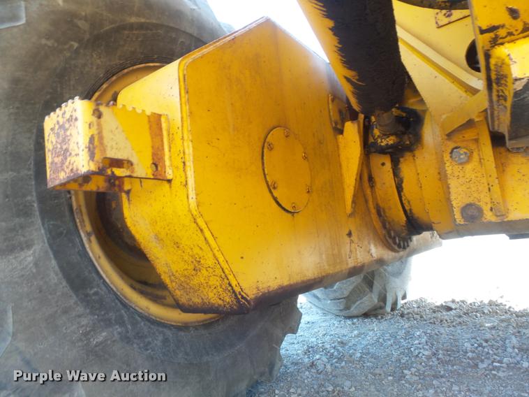 image for item K7703 1990 John Deere 772B motor grader