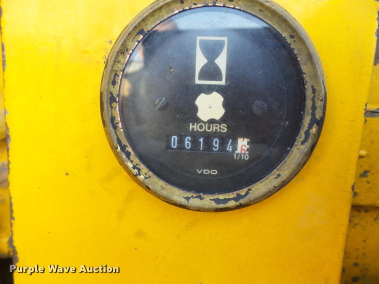 image for item K7703 1990 John Deere 772B motor grader