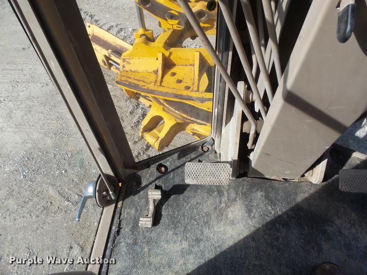 image for item K7703 1990 John Deere 772B motor grader