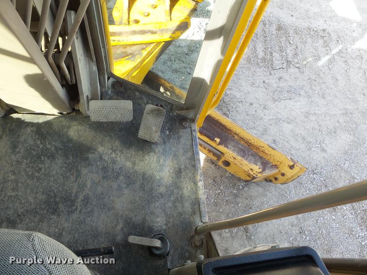 image for item K7703 1990 John Deere 772B motor grader