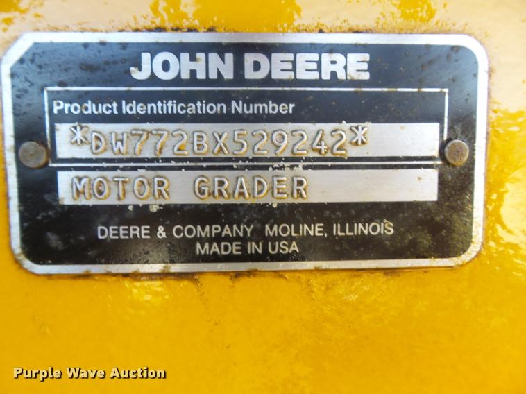image for item K7703 1990 John Deere 772B motor grader