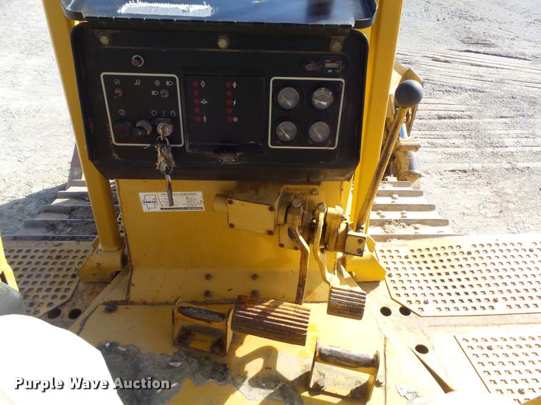 image for item K7704 1995 Caterpillar D6H XL Series II dozer
