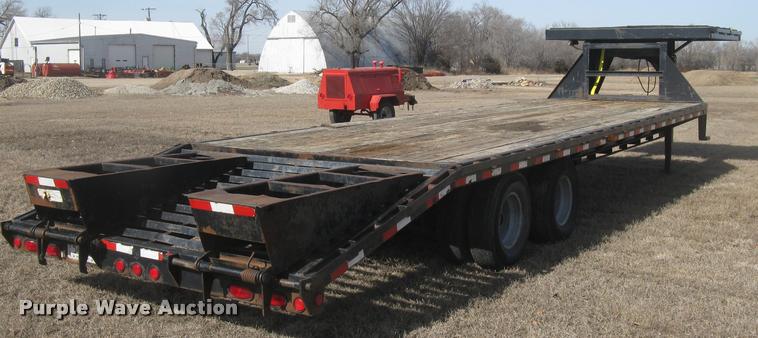 image for item L3941 2004 PJ equipment trailer
