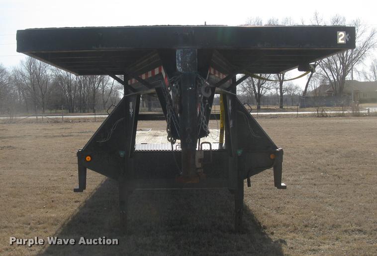image for item L3941 2004 PJ equipment trailer