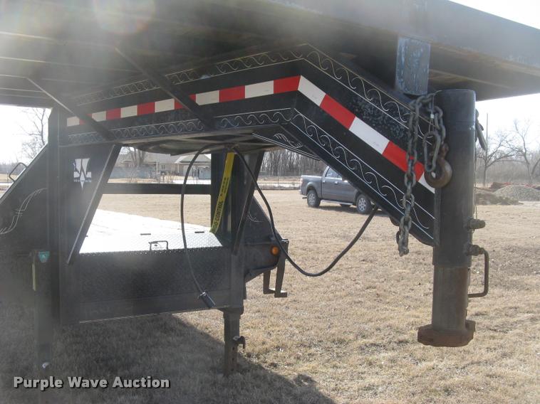 image for item L3941 2004 PJ equipment trailer
