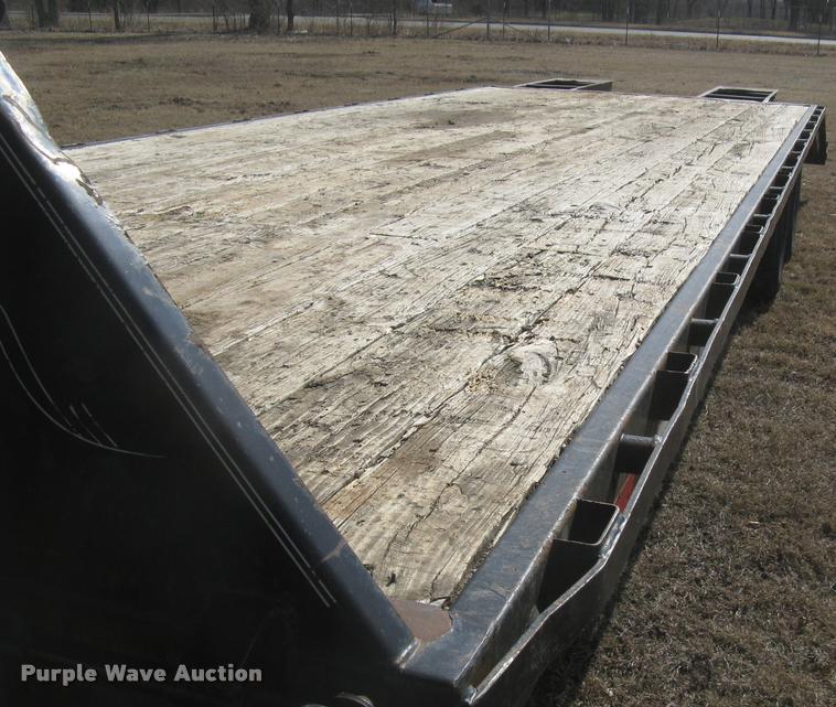 image for item L3941 2004 PJ equipment trailer