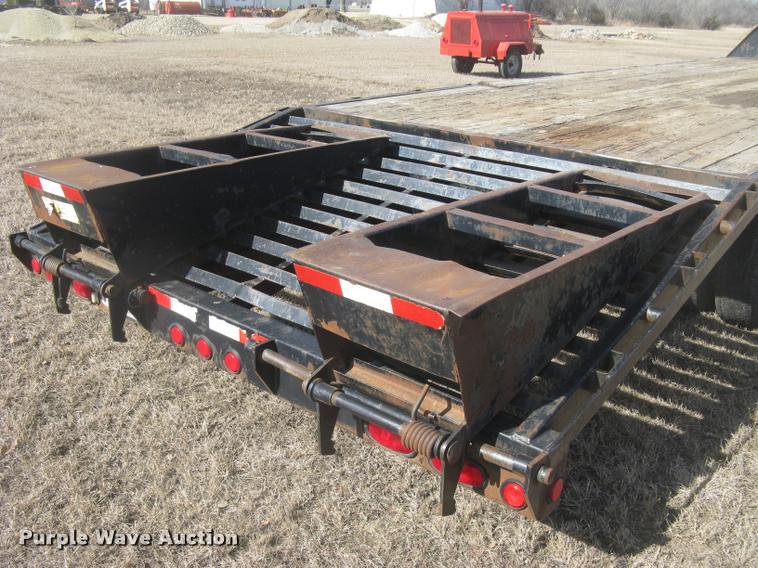 image for item L3941 2004 PJ equipment trailer