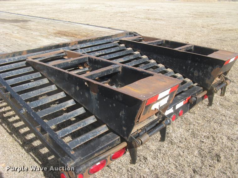image for item L3941 2004 PJ equipment trailer