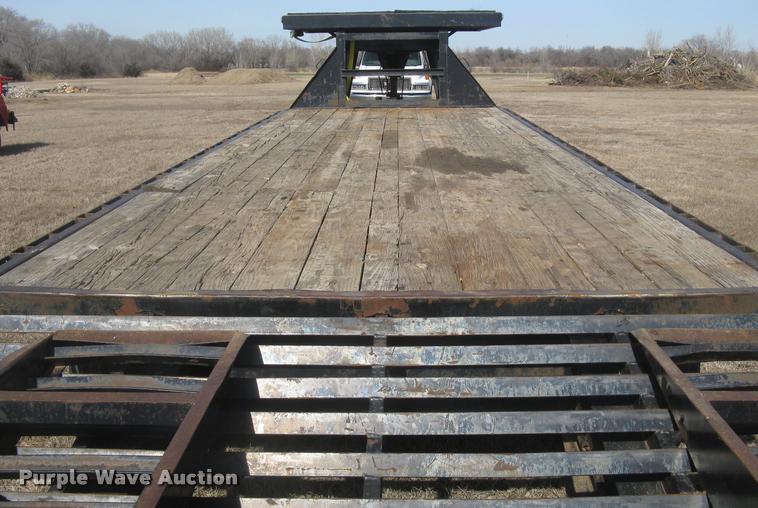 image for item L3941 2004 PJ equipment trailer