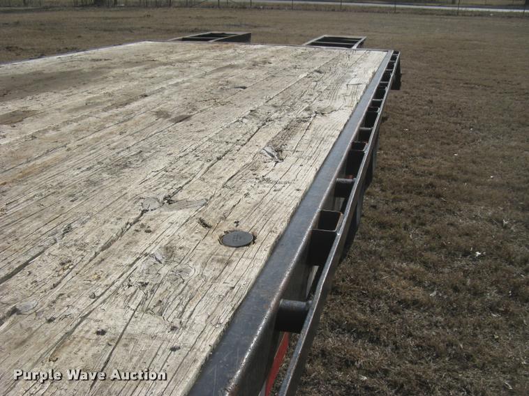 image for item L3941 2004 PJ equipment trailer