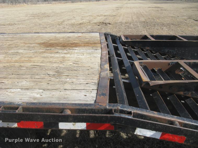 image for item L3941 2004 PJ equipment trailer