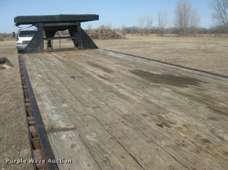 image for item L3941 2004 PJ equipment trailer