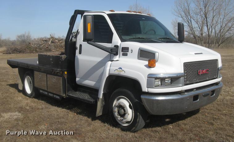 image for item L3943 2004 GMC C5500 flatbed truck