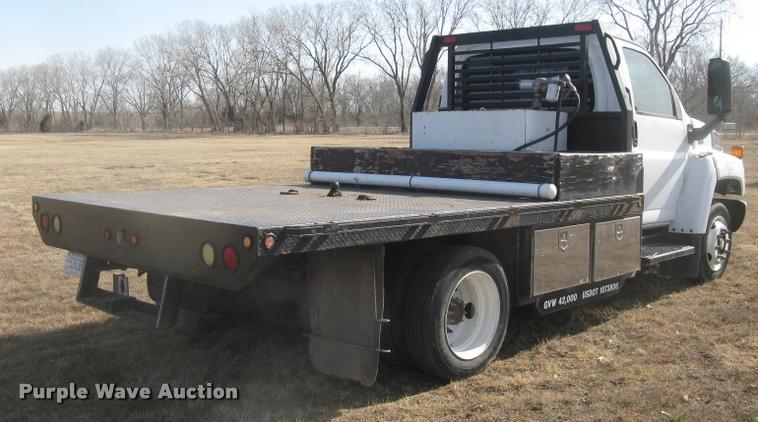 image for item L3943 2004 GMC C5500 flatbed truck