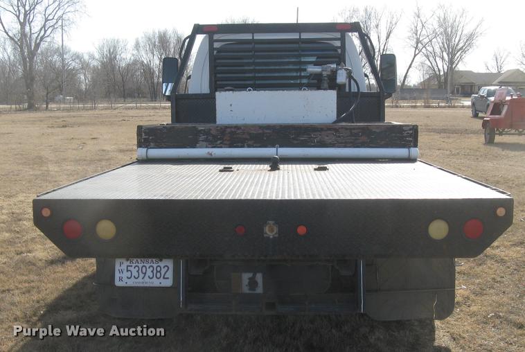 image for item L3943 2004 GMC C5500 flatbed truck
