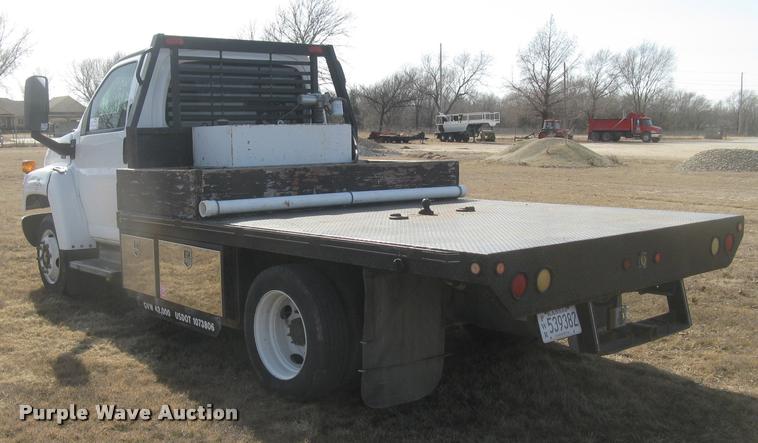 image for item L3943 2004 GMC C5500 flatbed truck
